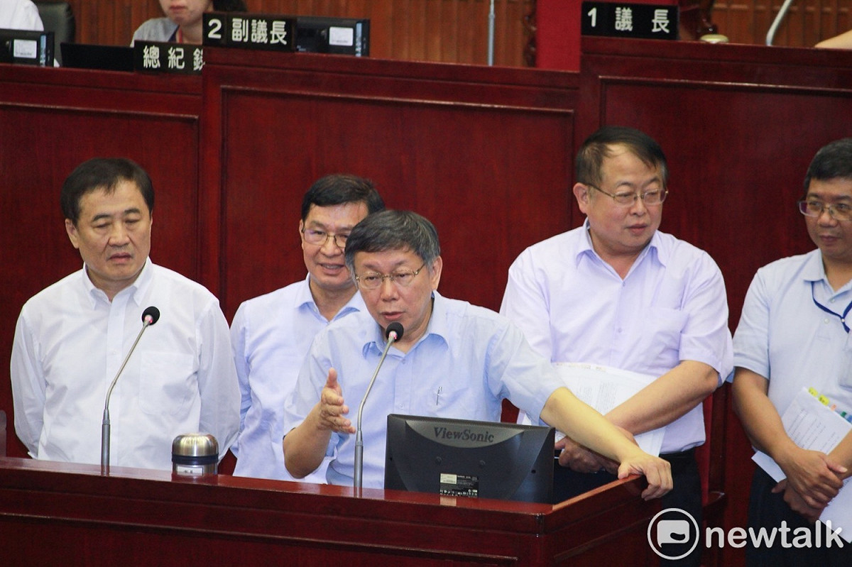 台北市長柯文哲（中）赴台北市議會備詢。 圖 : 新頭殼資料照