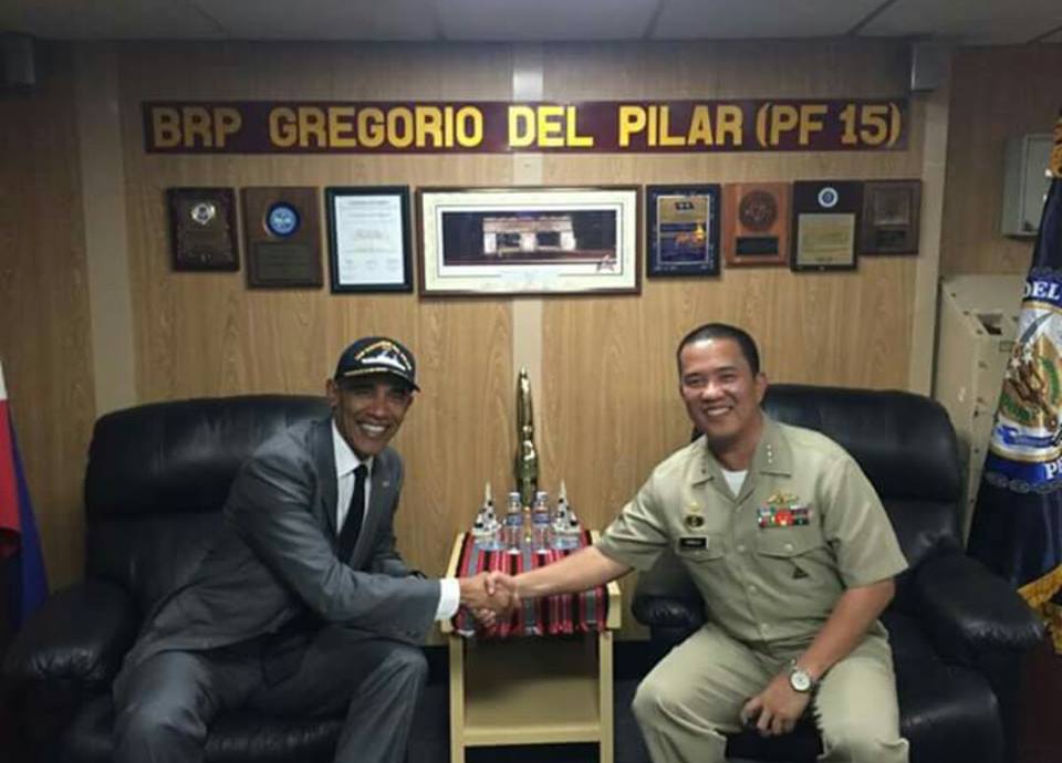 2015年底時任美國總統的歐巴馬（左）訪問菲律賓時，還曾登上「BRP Gregorio del Pilar」參訪。 圖：翻攝「BRP Gregorio del Pilar」臉書