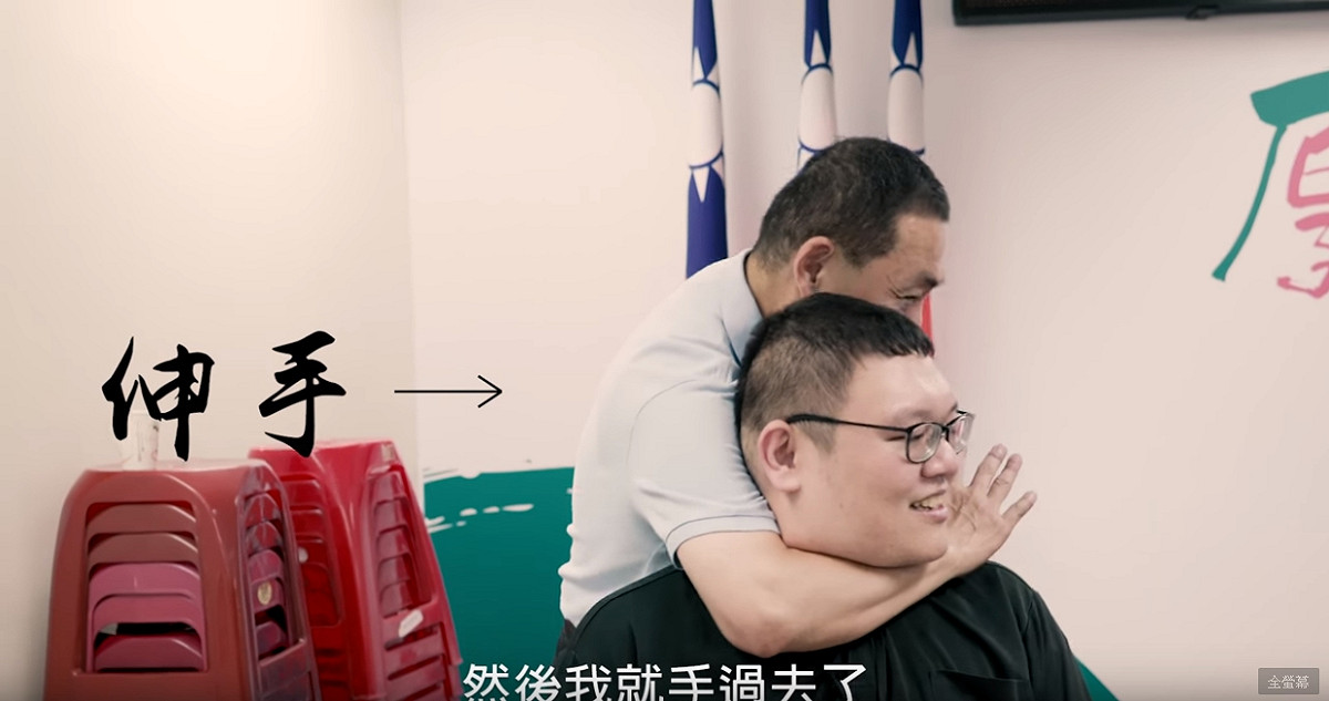 出身警察的侯友宜，今（1）天與記者朋友互動慶祝記者節，特別使出家傳「友宜拳」讓大家見識。 圖：擷自「友宜拳」影片