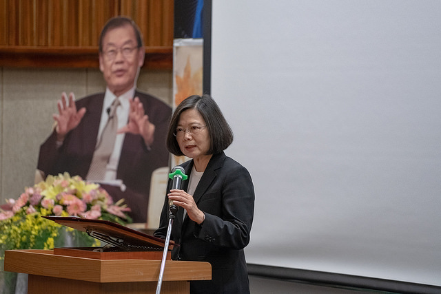 蔡英文今（１）日出席「楊國樞院士紀念會」，向楊國樞一生的努力致上最大的敬意和謝意。 圖：總統府提供