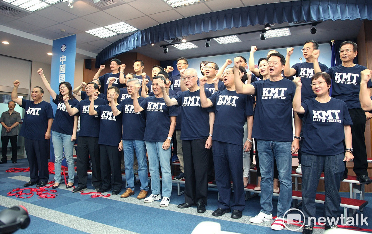 國民黨72人「中央助選團」今（1）日誓師成軍，未來將到各地展開輔選任務。 圖：林昀真／攝