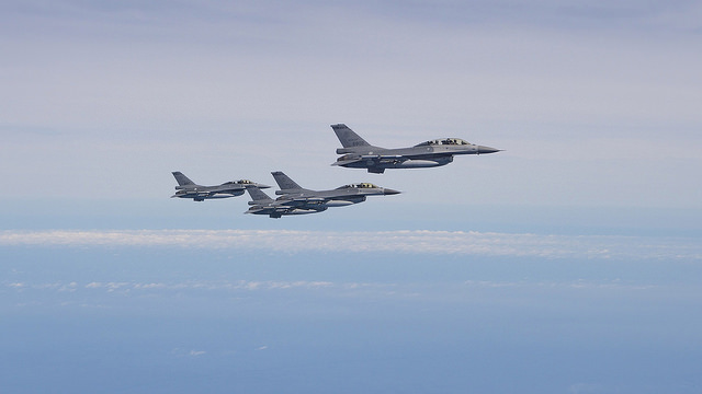 明天最後一批中華代表團成員返國，空軍將派出兩架戰機升空迎接。  圖：翻攝總統府flickr