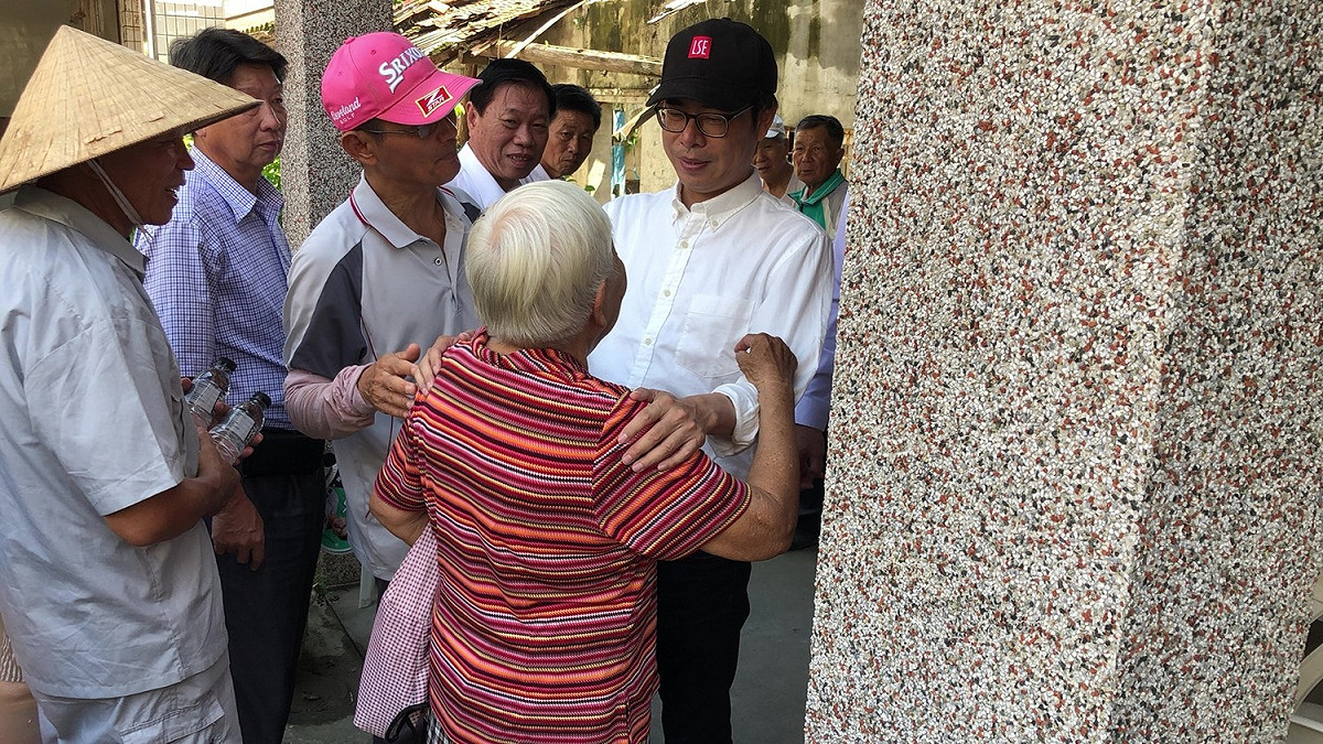 陳其邁呼籲，降低淹水救助門檻，減輕災民負擔。 圖：陳其邁競選辦公室/提供