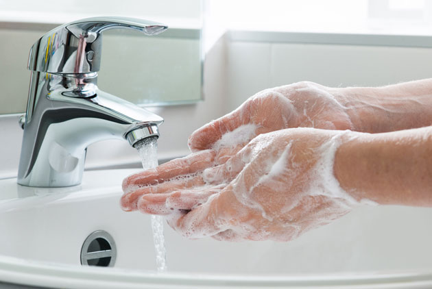 疾管署提醒民眾要勤洗手，避免受腸病毒感染。 圖：翻攝自Shutterstock