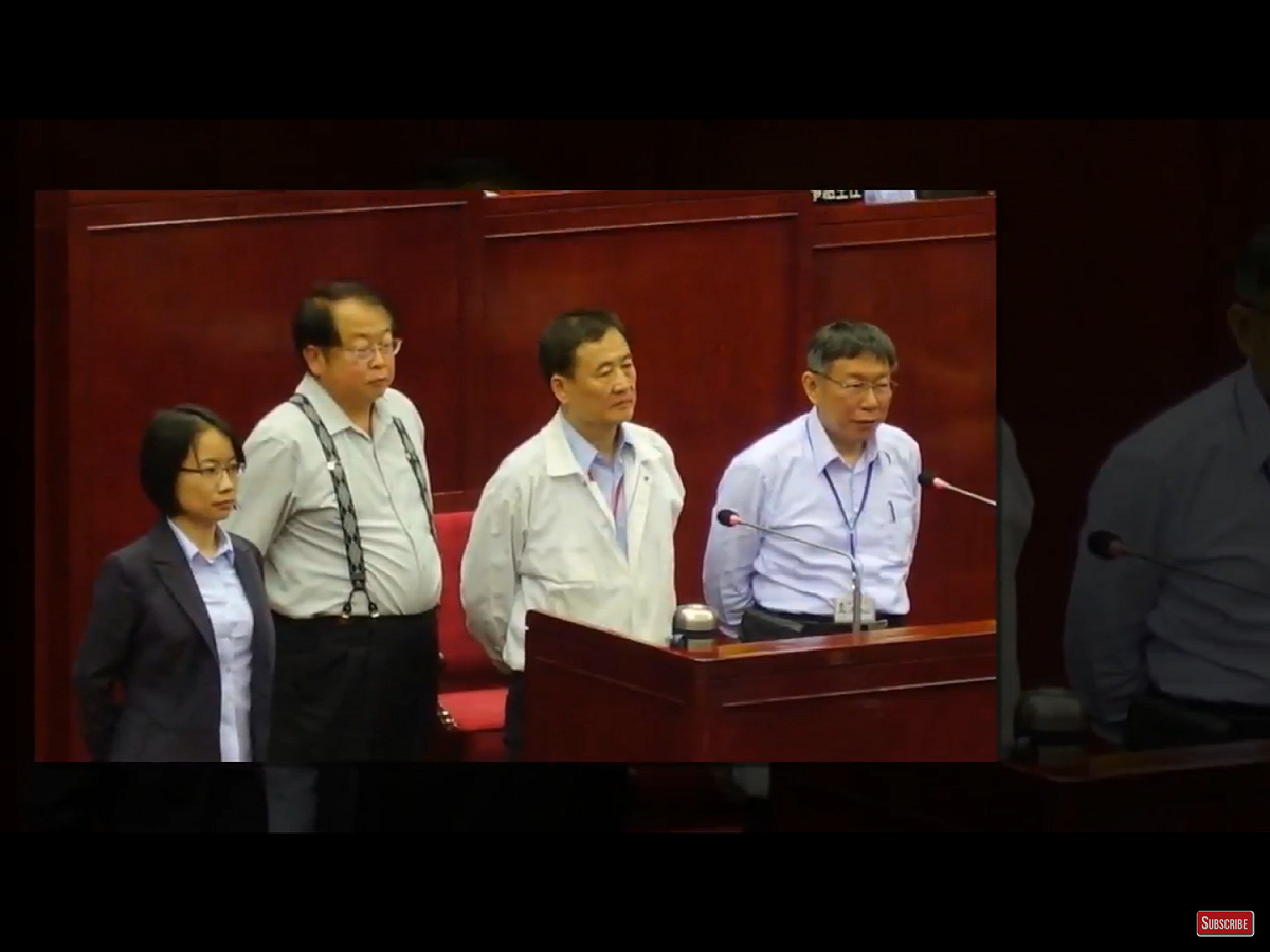 兼任北農董事長的台北市副市長陳景峻（右2）說，查歷次董事會及常務董事會記錄，工作報告僅提報改建小組的工作進度，吳音寧總經理（左1）口頭報告亦僅說明認為市府方案不理想，希望市府依北農版本辦理。但吳總經理「未曾」將北農版本之具體內容、圖說及預算方案提報到董事會進行討論，也未獲得董事會決議通過，吳總經理說法顯有魚目混珠事實之嫌。 圖：翻攝自Youtube（資料照片）