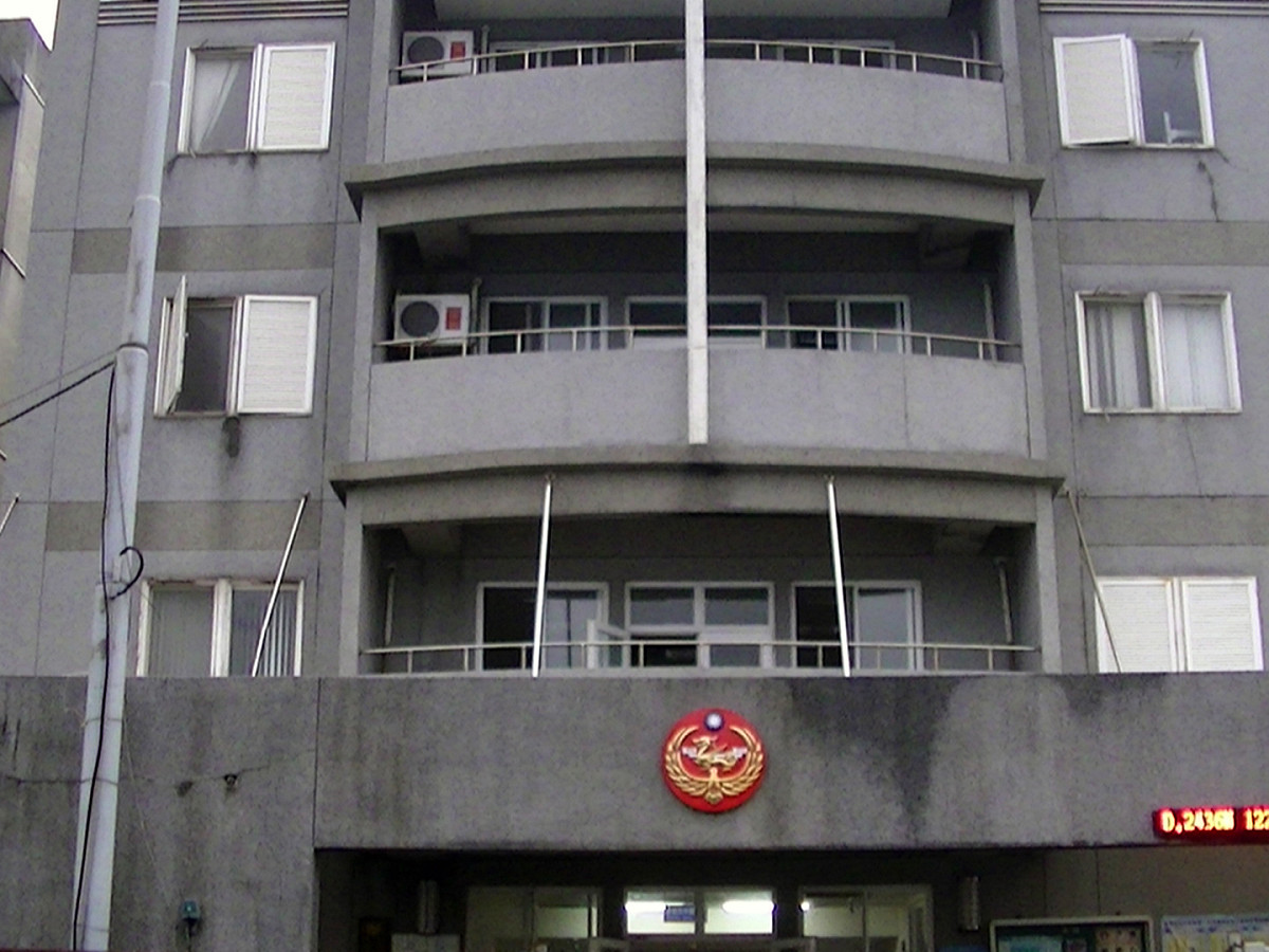 今（3）日清晨搜救人員再發現一具女性遺體，上午6時47分打撈後送往南興安檢所，經家屬初步指認後確定死者為40歲魏姓女子。截至目前，3起溺水事故已釀3死3失蹤1輕傷慘劇。 圖：翻攝自海巡署