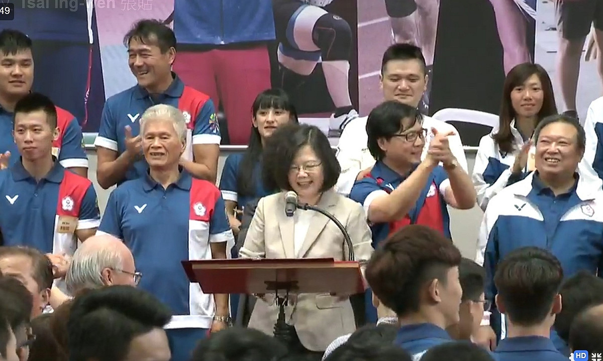 總統蔡英文4日在總統府接見亞運選手。 圖：翻拍自總統蔡英文臉書