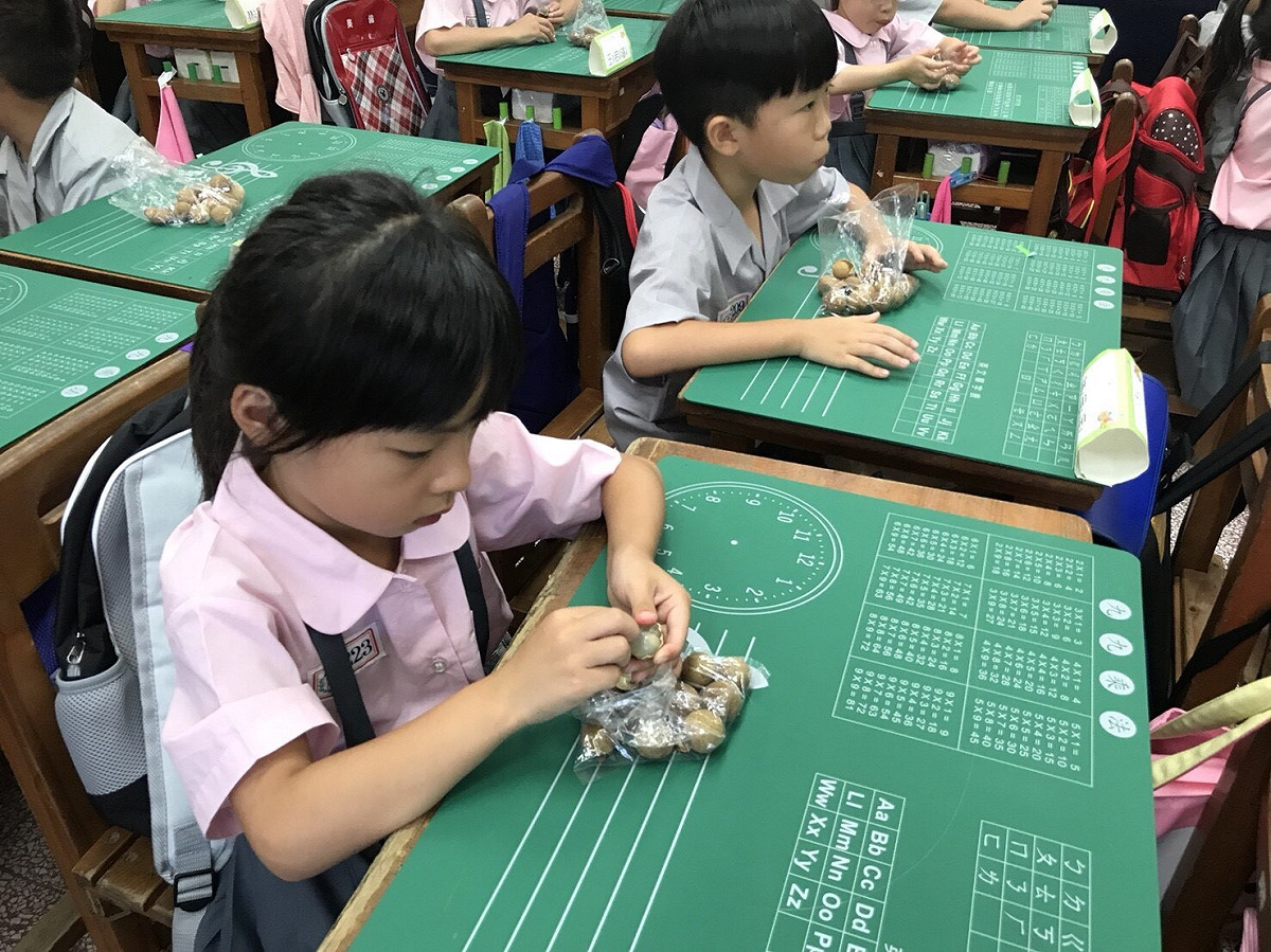 國中小的營養午餐也含有水果龍眼。 圖：台中市政府/提供