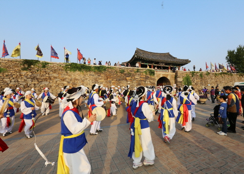 近年來韓國觀光盛行，消費糾紛漸增加，消基會與韓國消費者網絡協會簽訂「跨境消費爭議合作備忘錄」。 圖：取自韓國觀光公社