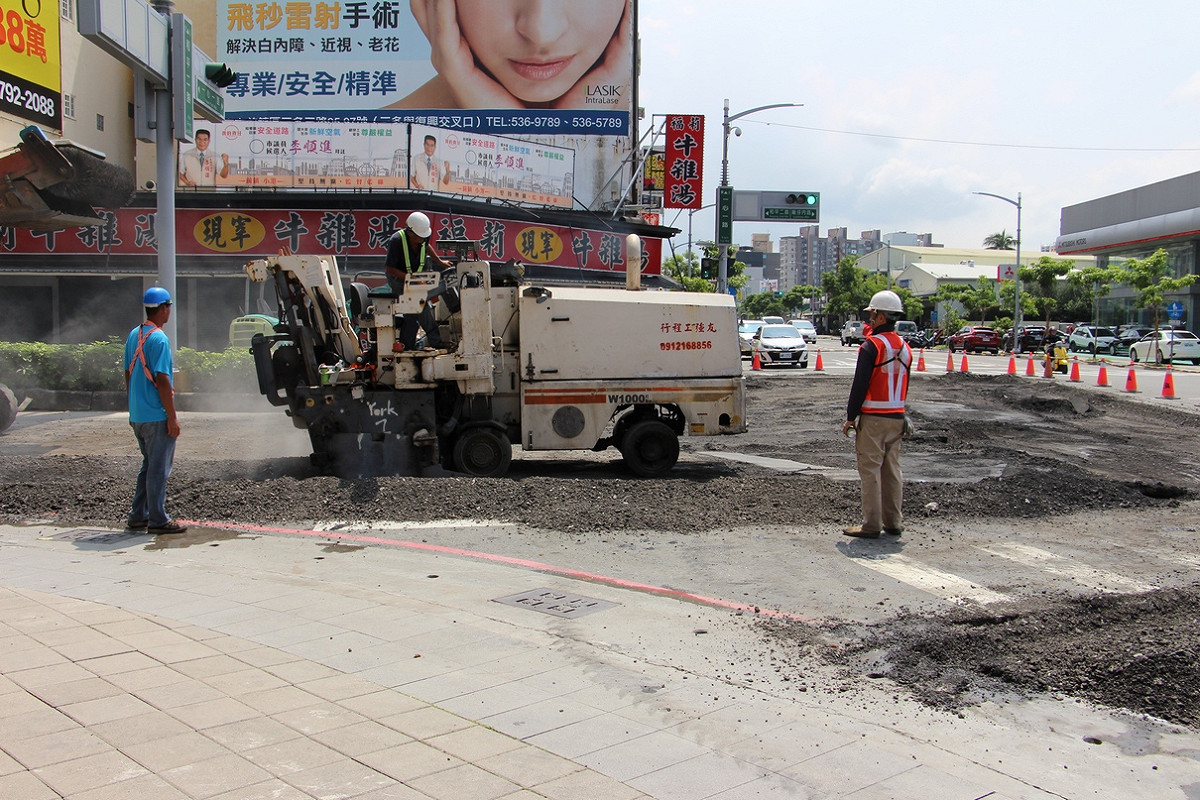 水利局呼籲管線單位，為了減少道路淘空下陷問題，應加強下水道與相關地下管線巡檢作業，以預防勝於治療為基礎，降低道路下陷的發生機率。 圖：高雄市政府/提供