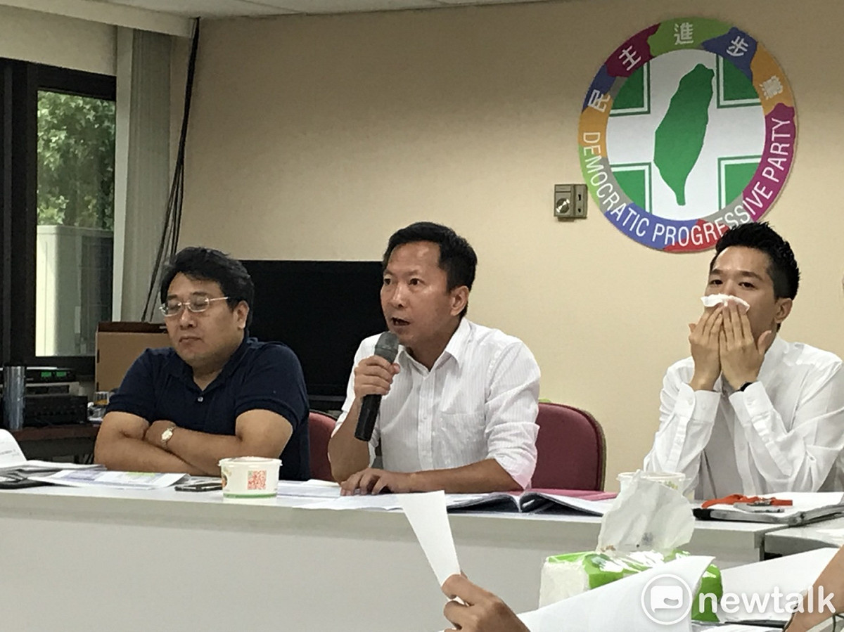 民進黨團下午找北市府官員針對第一果菜市場改建案開會。 圖 : 周煊惠 / 攝
