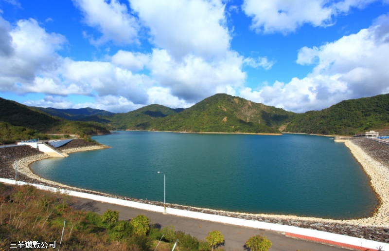 屏東牡丹水庫連外主要幹管破裂，屏東枋寮、佳冬共9個鄉鎮，從今晚10點開始停水。 圖 : 翻攝自三華遊覽公司