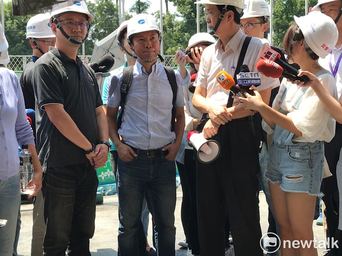台北市議會民進黨團包括李慶鋒、顏若芳、阮昭雄等多位議員今日赴大巨蛋會勘。 圖 : 周煊惠 / 攝