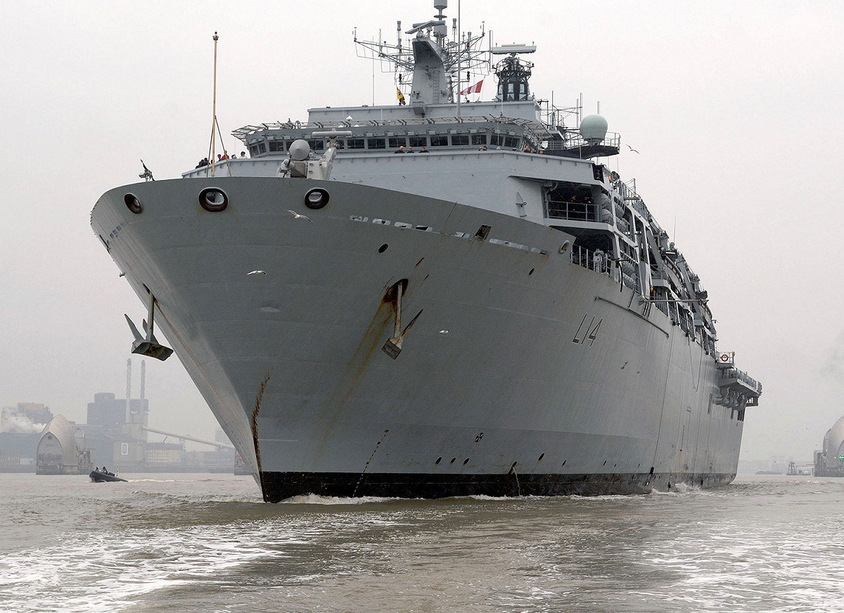 英國海軍兩棲攻擊艦阿爾賓號（HMS Albion）上月底駛近南海西沙群島（Paracel Islands）。中國今天提出強烈抗議。 圖 : 翻攝自royalnavy.mod.uk
