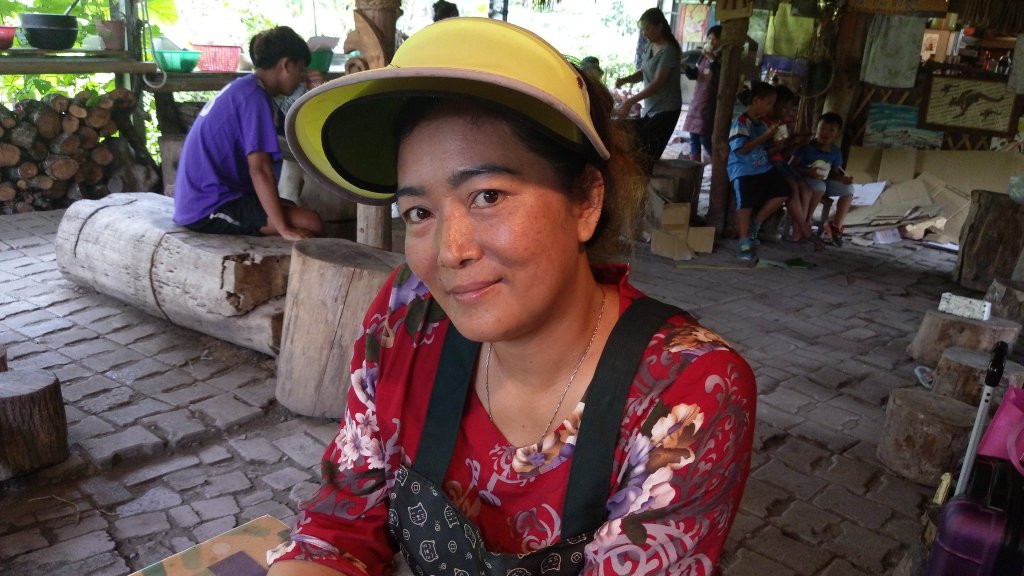 那瑪夏「部落願景屋」日前啟用，USU負責掌廚，為上百位到訪的嘉賓和族人，料理出非常美味的原住民風味餐。 圖：陳國維／攝