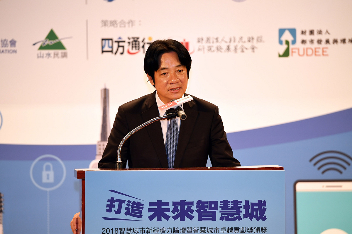 賴清德強調，目前已規劃全台縣市打造智慧城市，並建構「智慧城鄉溝通平台」，將加速推動「普及智慧城鄉生活應用計畫」，打提供更多生活應用服務給民眾使用。 圖：行政院/提供