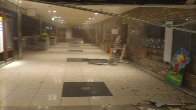 新千歲機場地震後的模樣。 圖：翻攝推特
