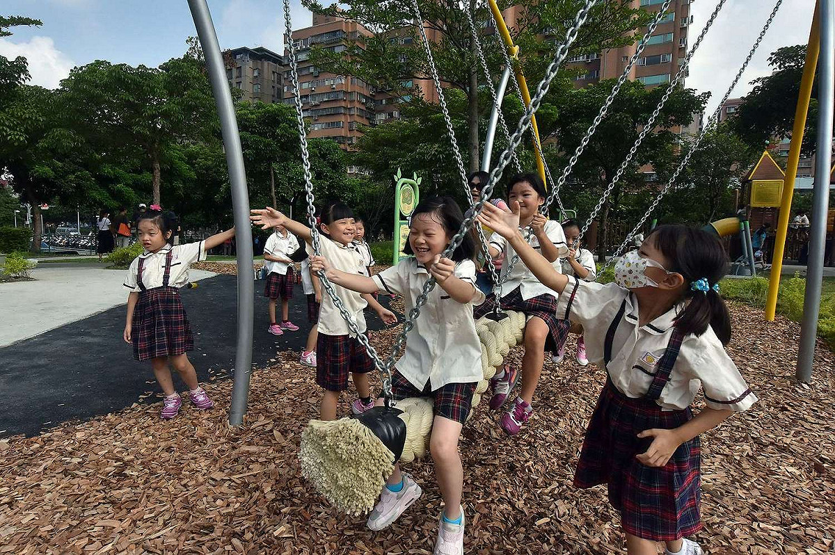 錦和運動公園內包含許多特色遊樂設施，受到小朋友們的喜愛。 圖：新北市政府/提供