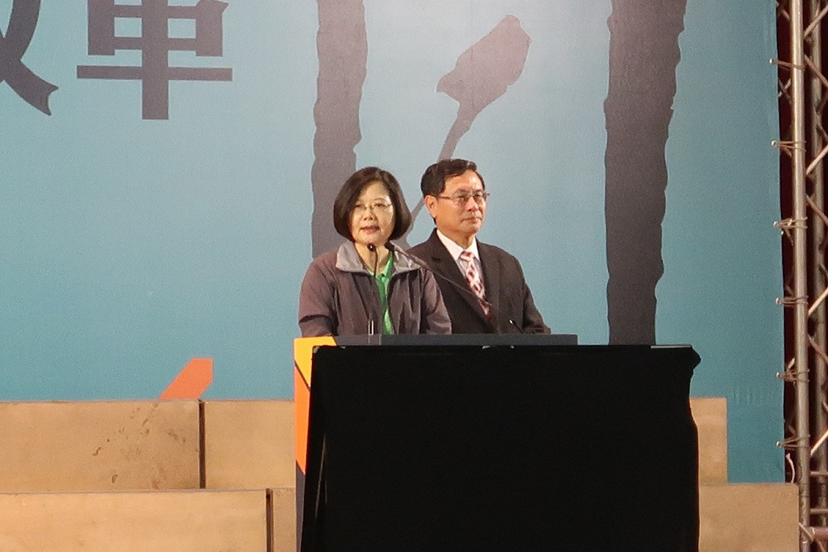 總統蔡英文、嘉義市長涂醒哲8日出席百工百業活動。 圖：林朝億/攝