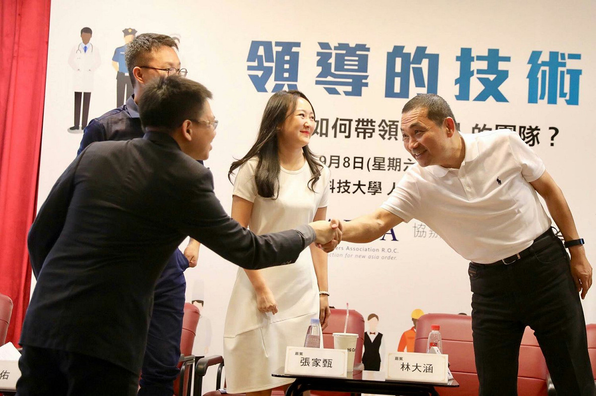 侯友宜今天與年輕人分享領導經驗。 圖：侯辦提供