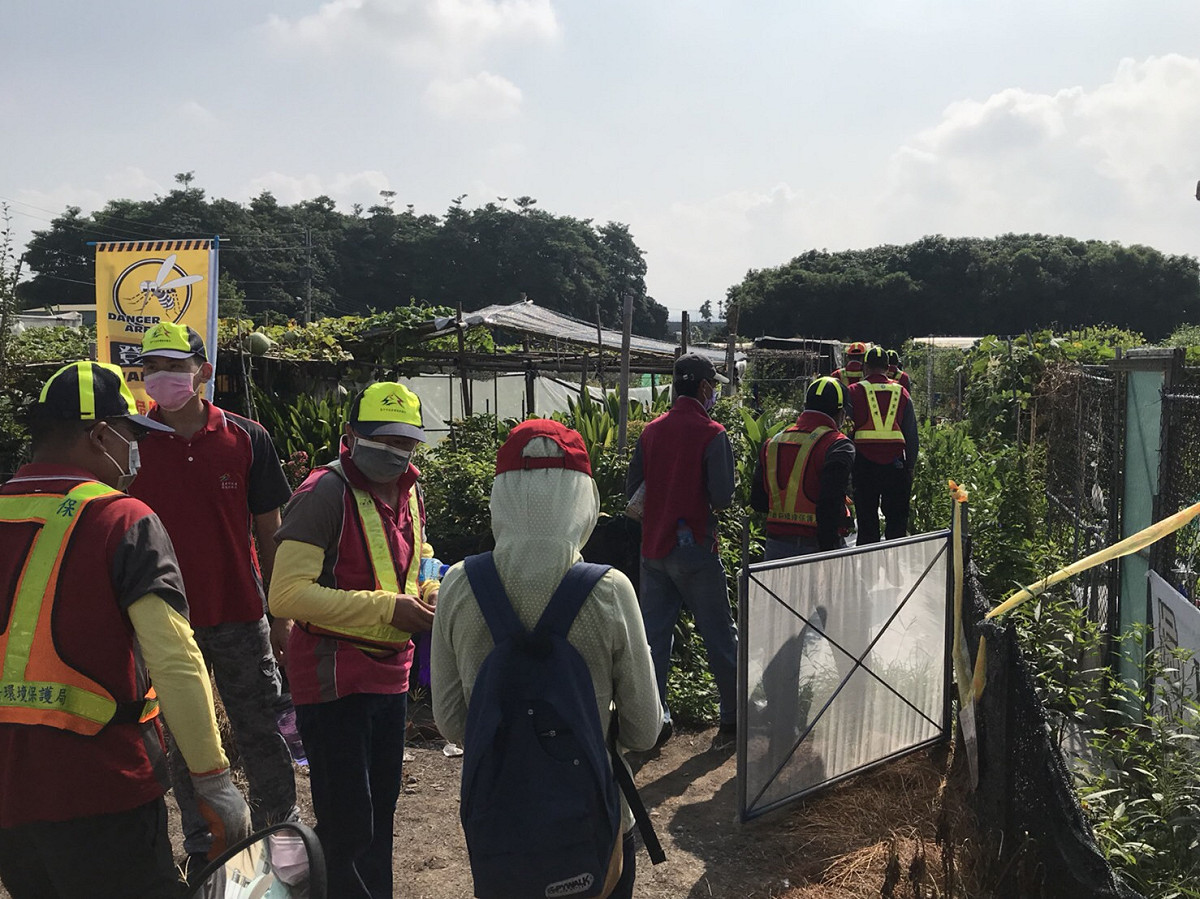 地方衛生局人員針對登革熱疫情進行消毒。 圖：台中市政府/提供（新頭殼資料畫面）