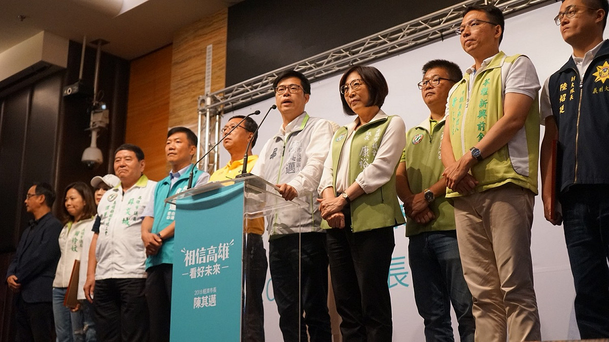 陳其邁今日出席由義消、義警、義交、義刑、民防、志工及後憲等七大單位所籌組的聯合後援會，受到熱烈支持。 圖：陳其邁辦公室提供