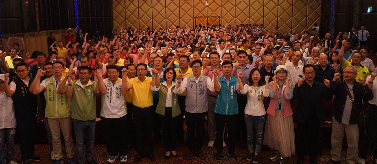 陳其邁希望市民支持民進黨市長，並讓議會過半，才能穩定推動高雄進行中的建設。 圖：陳其邁辦公室提供