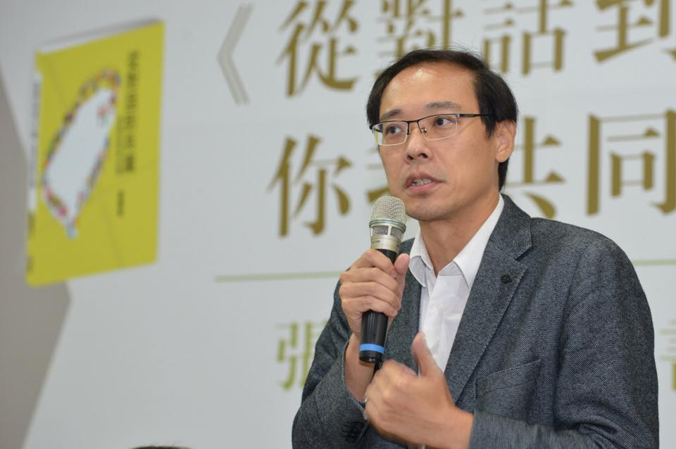 楊偉中的母親表示，兒子相當孝順，緊急時刻為女兒犧牲性命，這樣的性格和特質，主要是受父親楊逢泰的影響。 圖：翻攝臉書