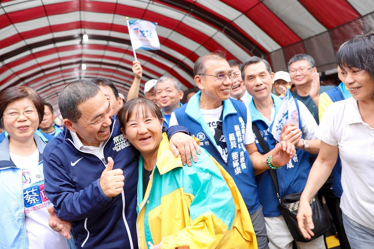 侯友宜今日也與立委李鴻鈞一同為蔡健棠站台。 圖：侯友宜辦公室/提供