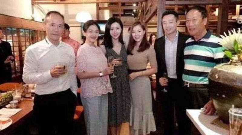 近日流傳一組照片，疑似為郭台銘家中宴客的照片。 圖：翻攝微博