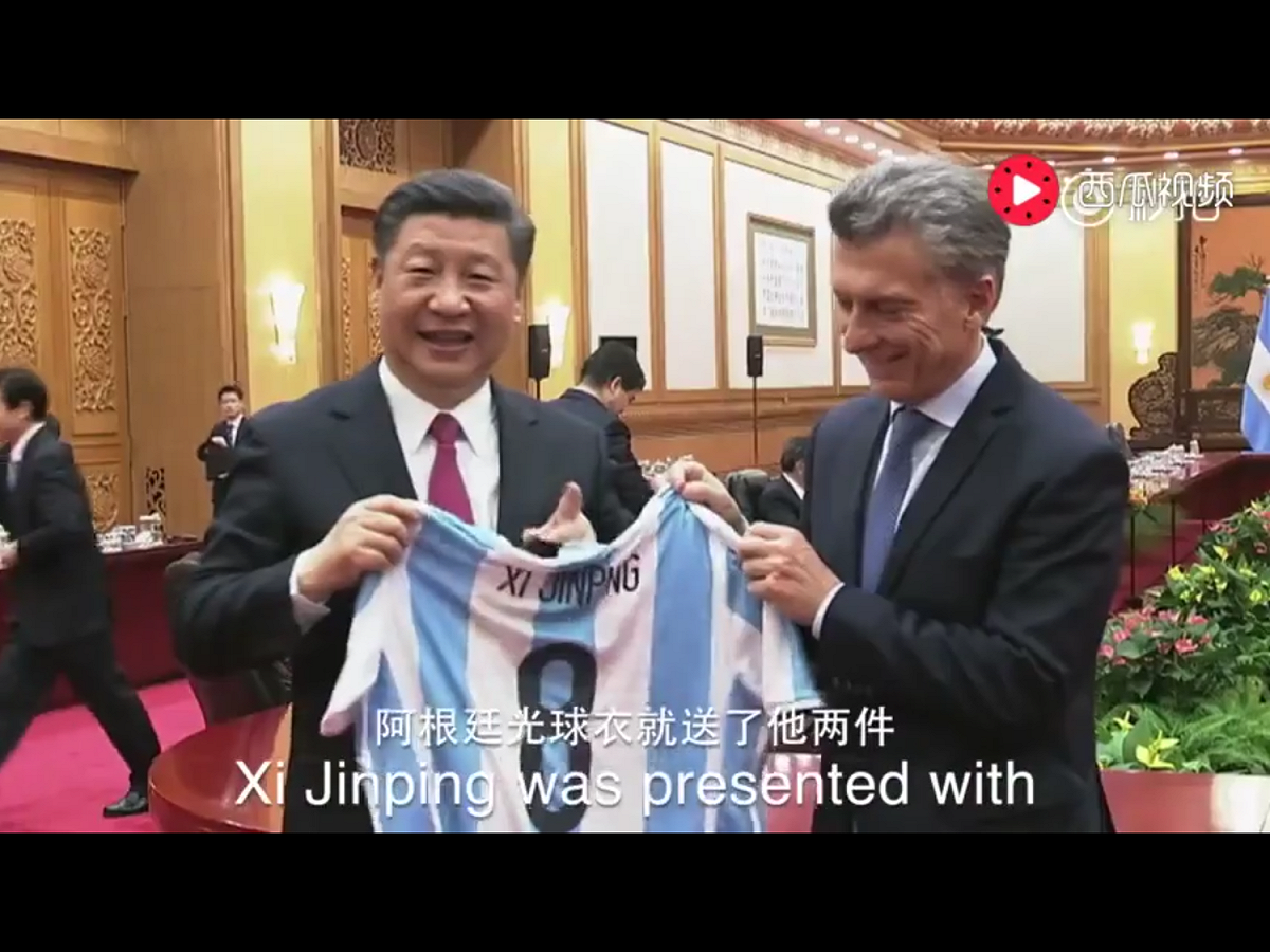 習近平上台以來，中國大力推廣足球運動，不僅興建許多足球學校，還積極舉辦各類比賽。 圖：翻攝自Youtube
