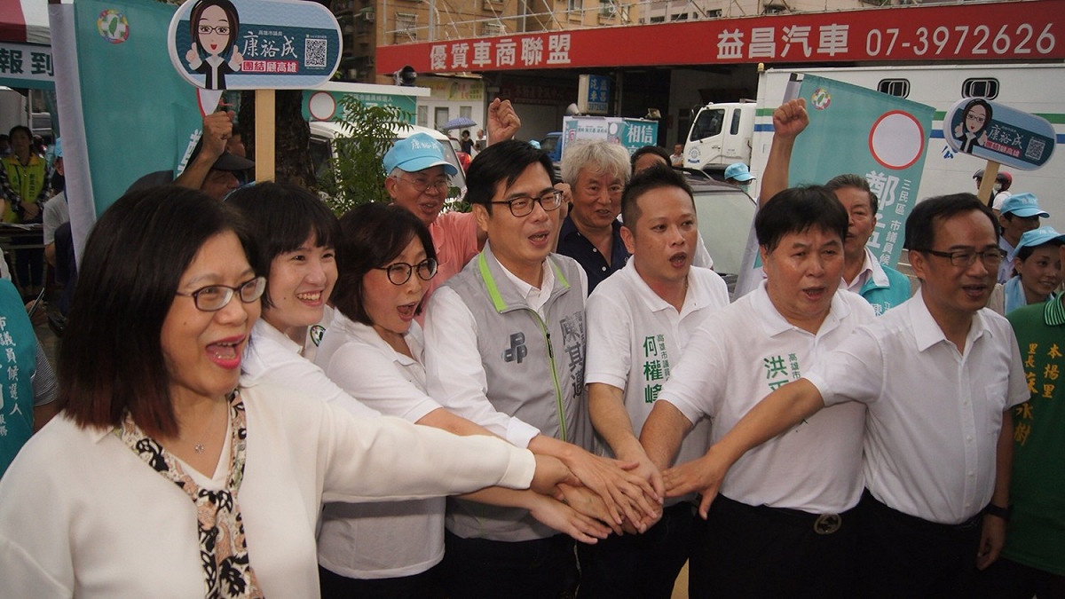 立法委員管碧玲（左）肯定，陳其邁（中）擔任過代理市長、總統府副秘書長及五屆立委，具有豐富的行政、立法經驗，會帶領高雄邁向智慧城市的經濟市長。要讓陳其邁延續綠色執政，品質保證。 圖：陳其邁競選辦公室/提供