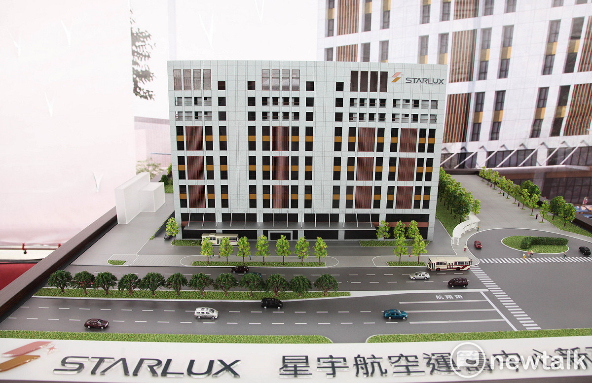 星宇航空運籌中心佔地2300坪，地上二層、地上十層建築，包括組員報到中心、組員訓練及模擬機、機務、研管中心等單位，都將在此同時運作。  圖：林昀真／攝