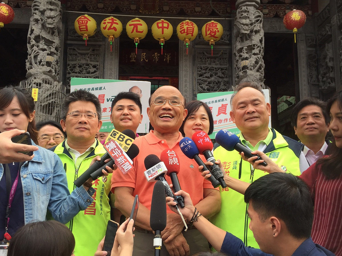 蘇貞昌認為新北都更牛步是因為市府過去常常出爾反爾，「我們覺得市民不用再等待，換人比較快。」  圖：蘇貞昌競選辦公室／提供