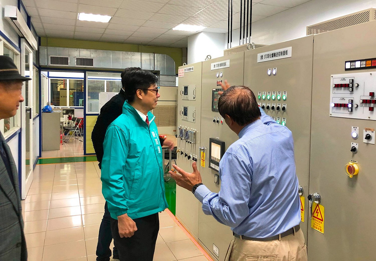 高雄是製造業的重鎮，陳其邁積極造訪中小企業，關心在地產業需求，協助轉型。 圖：陳其邁競選辦公室／提供