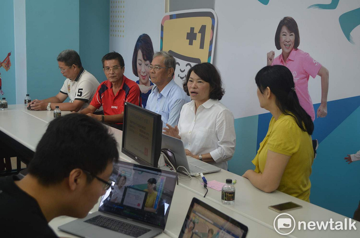 嘉義市長候選人黃敏惠今天在直播中強調過去擔任市長時的治水績效，還請來三位地方人士見證。 圖：蔡坤龍/攝