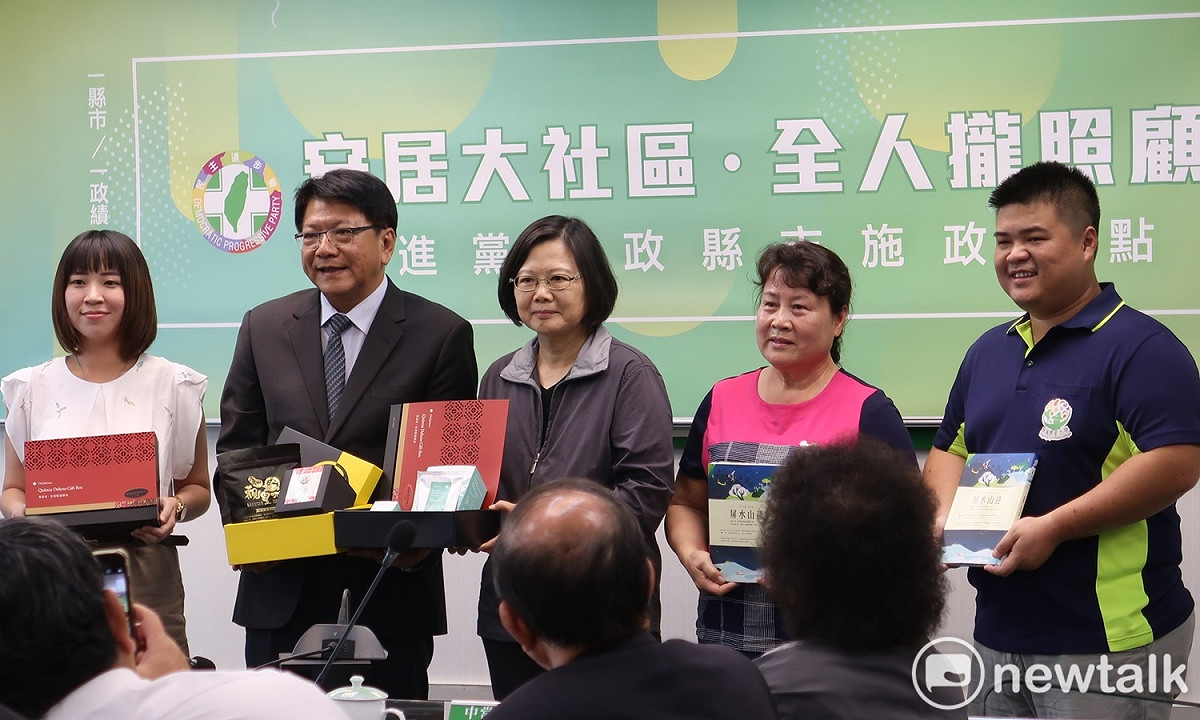 民進黨中常會12日【一縣市、一政績、一故事】執政縣市施政亮點安排屏東縣長潘孟安報告。 圖：林朝億/攝