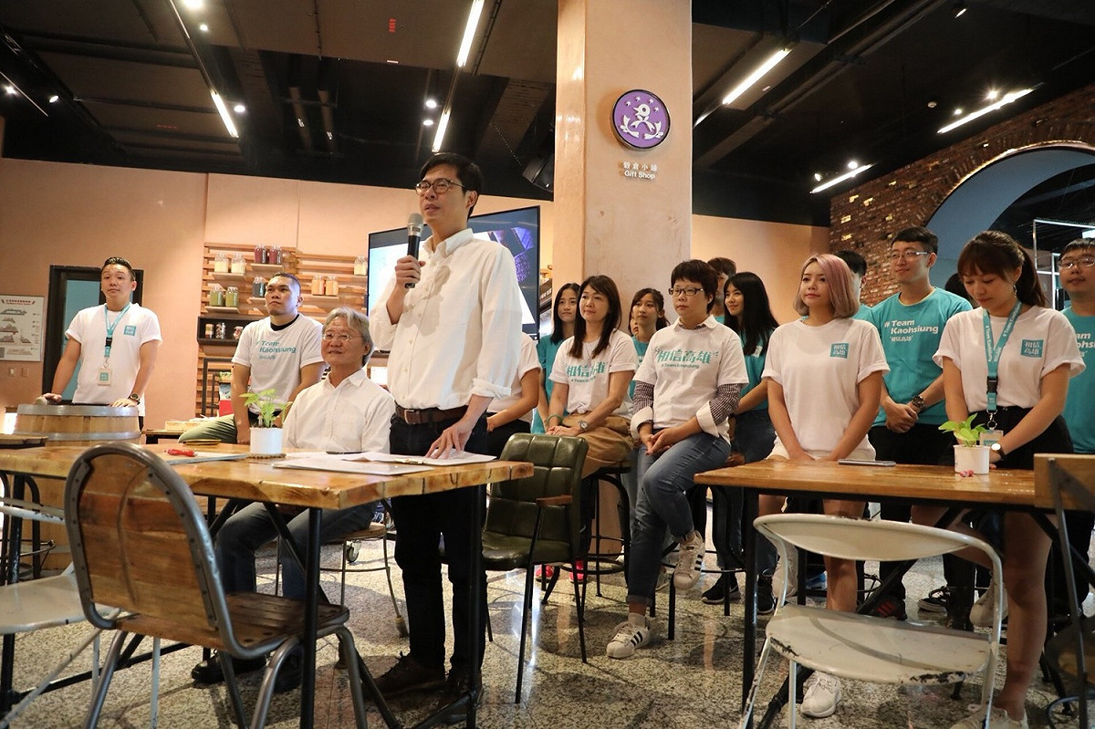 路寒袖表示，2004年之後，就沒有再幫人寫過競選歌了。 圖/陳其邁選辦
