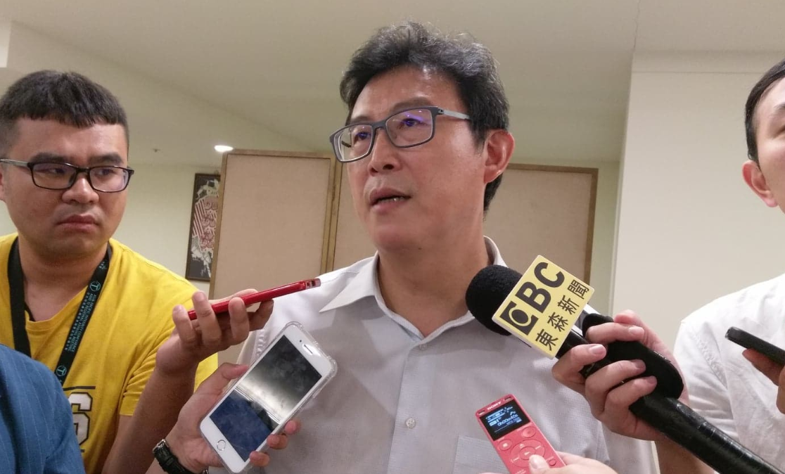 姚文智說，敬老津貼在所有年金改革未完成前，應該要恢復、提供給長輩更靈活的運用。 圖：陳佩君／攝