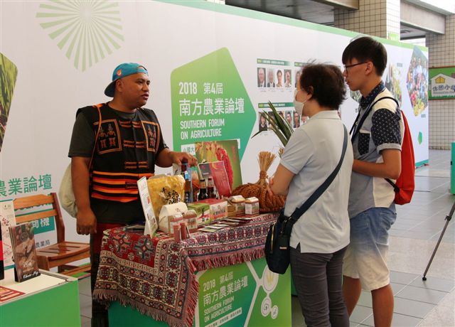 農村人力老化，農委會鼓勵青年返鄉務農，常以「高雄型農」作為號召宣傳。 圖／高雄市政府提供