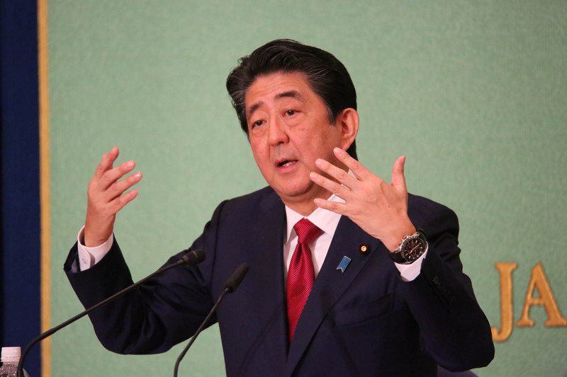 有意尋求日本執政黨自民黨黨魁選舉三連霸的日本首相安倍晉三表示，希望修憲，與人民一起開拓新的時代。 圖：中央社