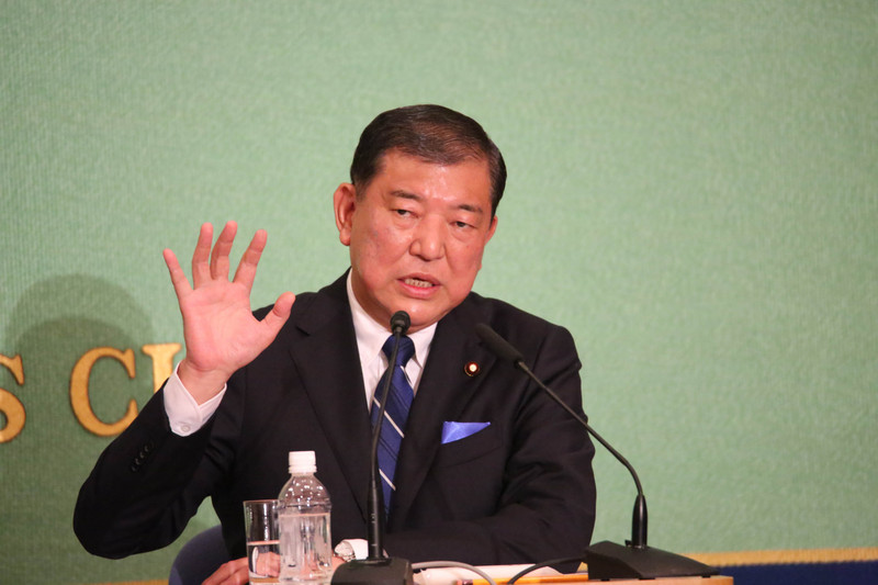 日本執政黨自民黨20日舉行黨魁選舉投開票，首相安倍晉三的對手是自民黨前幹事長石破茂。 圖：中央社