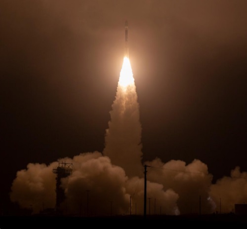 「冰雲和地面高度衛星2號」（ICESat-2）今天發射升空。 圖/翻攝自NASA推特