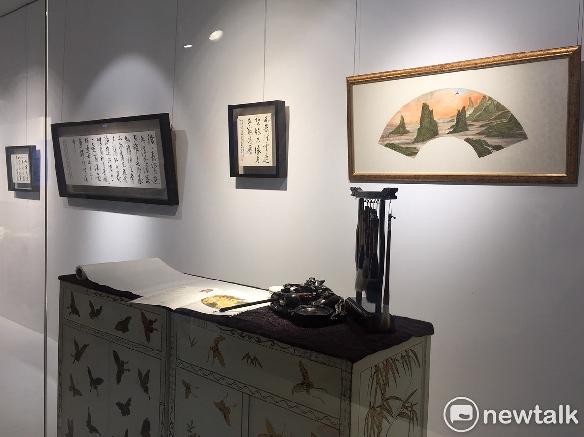 「繁花小誌-曾肅良當代書畫創作個展」展期至10月10日。 圖 : 唐復年/攝