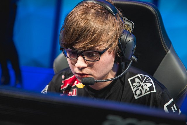 C9當家AD選手Sneaky達成《英雄聯盟》世界賽連續出賽最長紀錄。 圖：翻攝推特