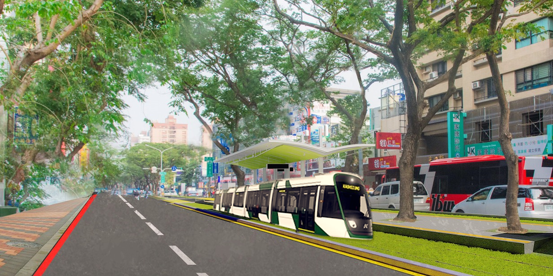 高雄市捷運局原先規劃高雄輕軌車道將建於道路中央，但用路人認為將造成車輛轉彎不便，因此決議將第二階段輕軌的美術館路段北移。示意圖。 圖：翻攝自高雄市捷運局官方網站