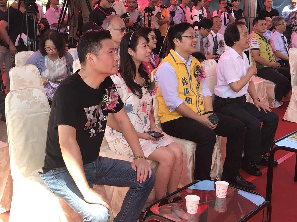 國民黨議員戴錫欽（左起）、民進黨議員許淑華、民國黨議員徐世勳、副市長林欽榮。 圖 : 周煊惠 / 攝