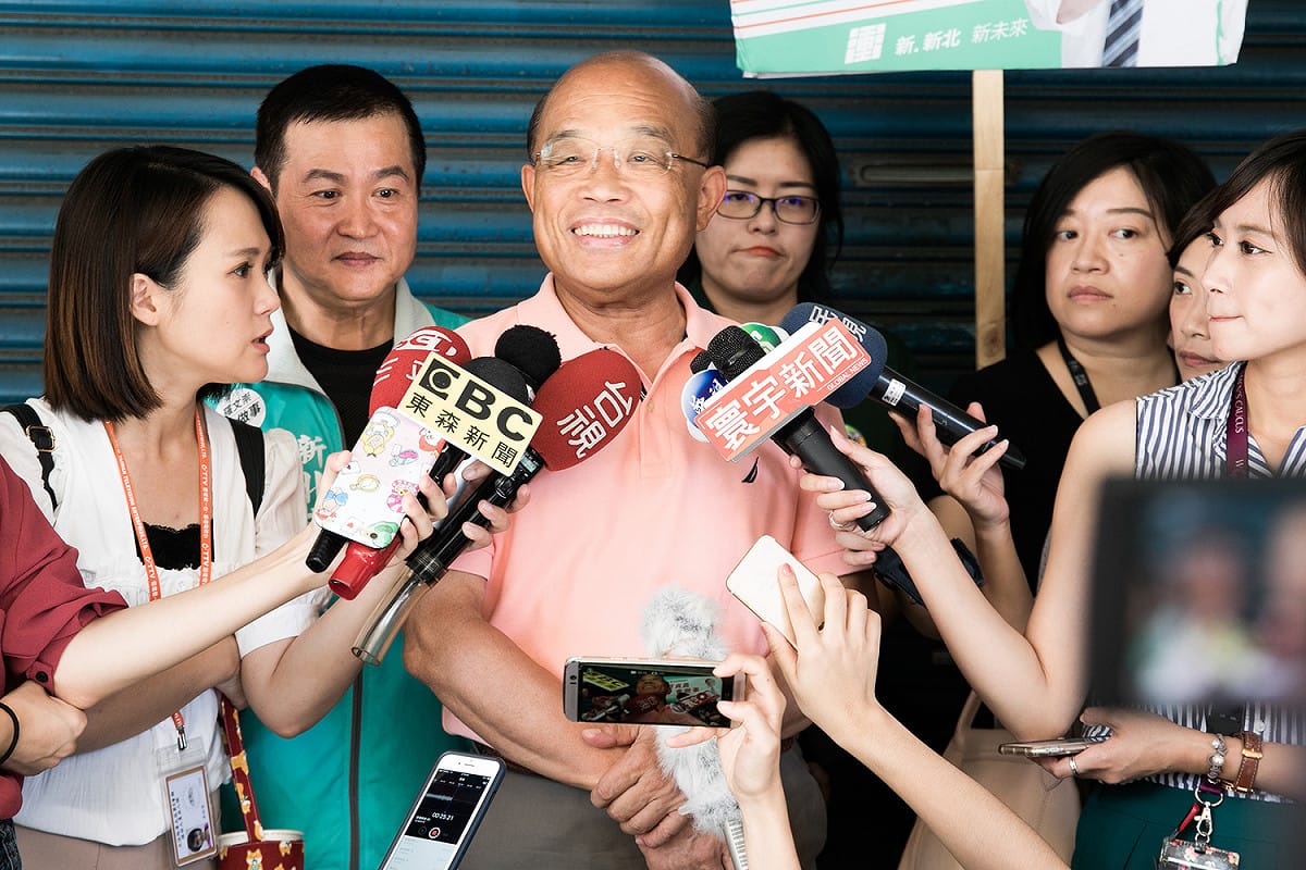 蘇貞昌說，對於祖父蘇雲英被網軍抹黑，身為後代的他覺得很痛苦，呼籲選民用選票制止這種惡質的選舉文化。  圖：蘇貞昌競選辦公室／提供