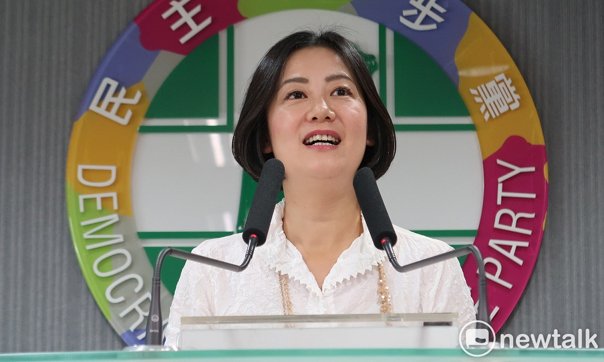 民進黨發言人吳思瑤19日轉述中常會決議。 圖：林朝億/攝