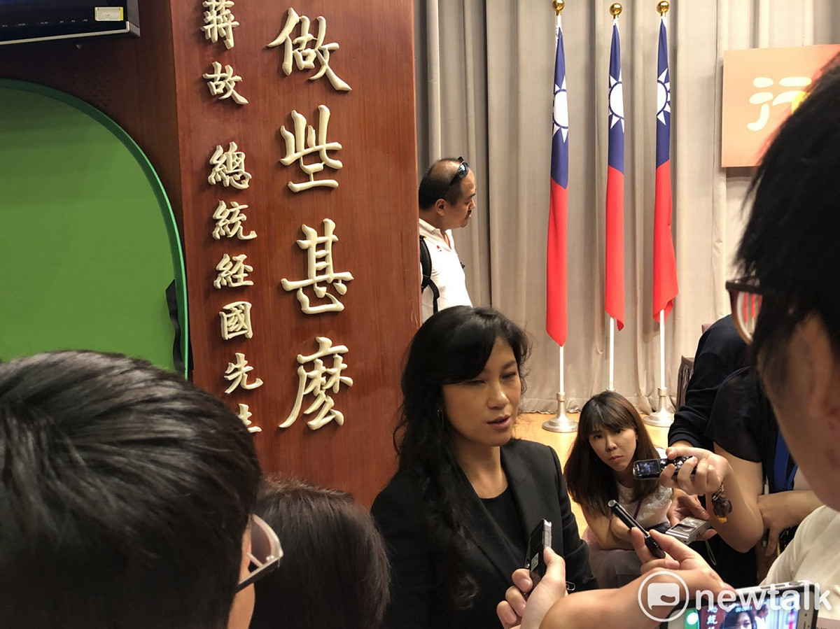 行政院發言人Kolas Yotaka今（20）日受訪表示，未來在發布任何公開訊息時，有任何口誤、筆誤也好，都會在第一時間進行更正，還有道歉。 圖：謝莉慧/攝